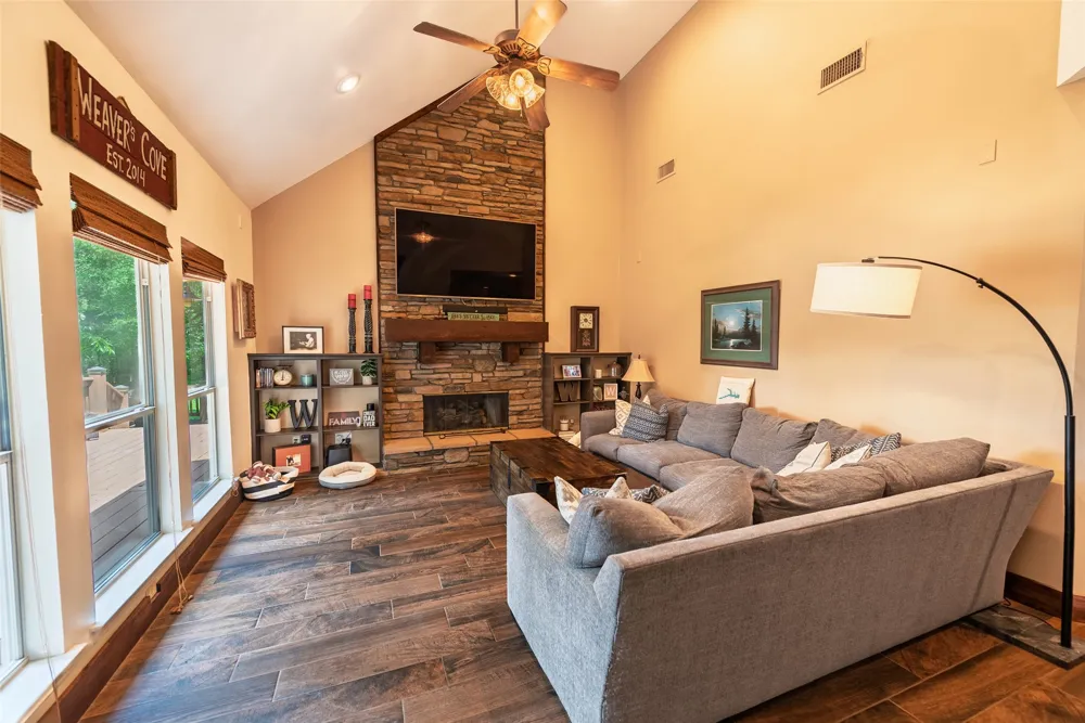 233 E El Dorado Drive Scroggins, TX 75480
