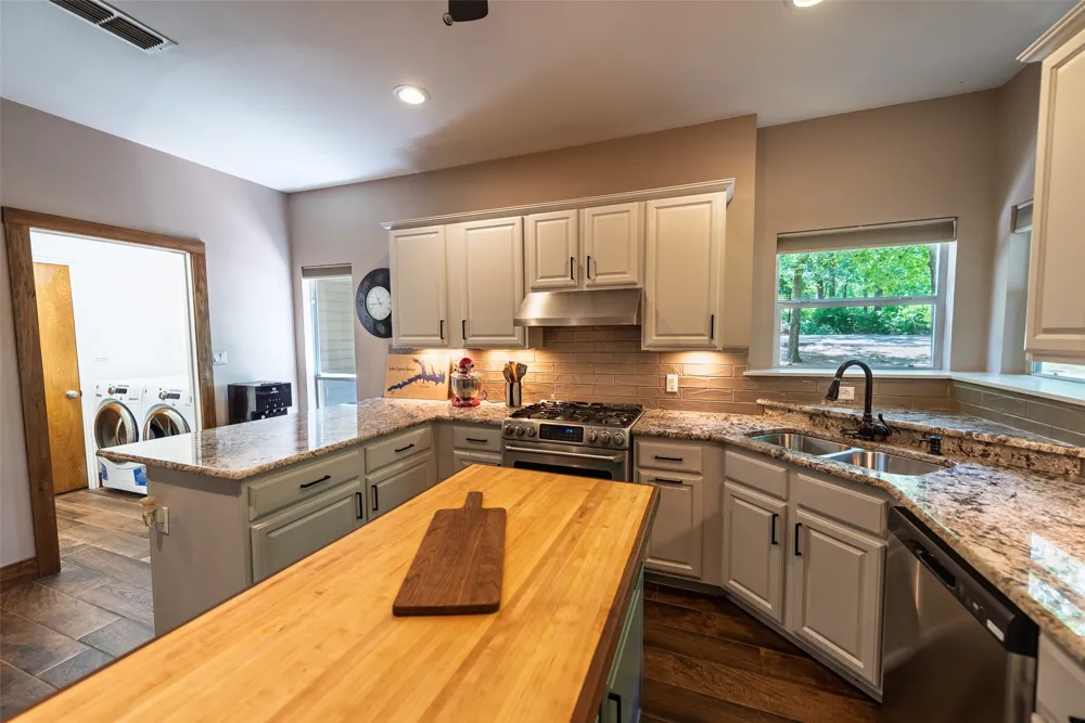 233 E El Dorado Drive Scroggins, TX 75480