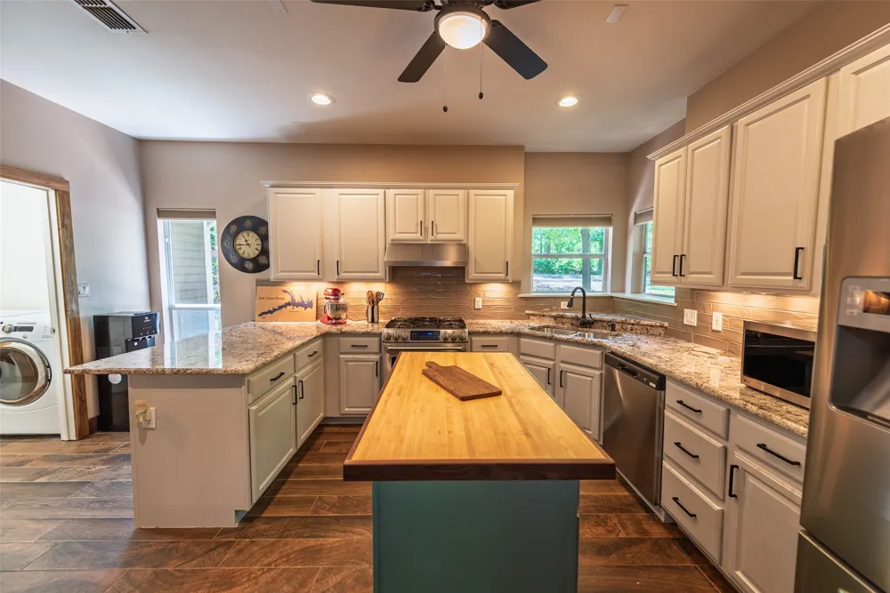 233 E El Dorado Drive Scroggins, TX 75480