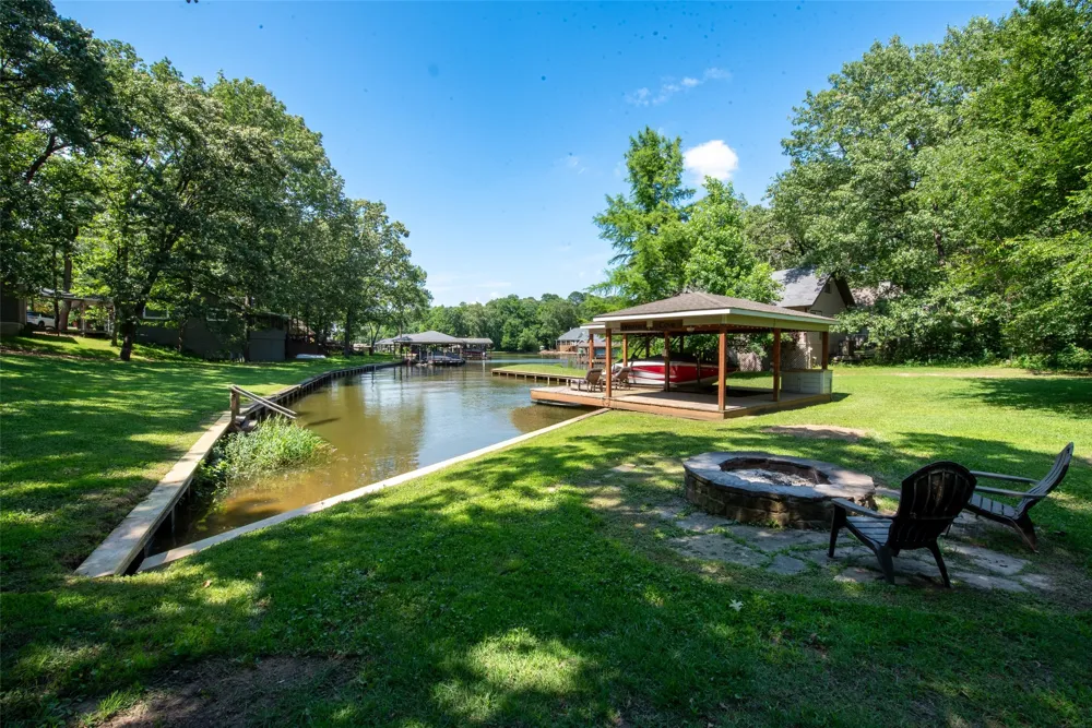 233 E El Dorado Drive Scroggins, TX 75480