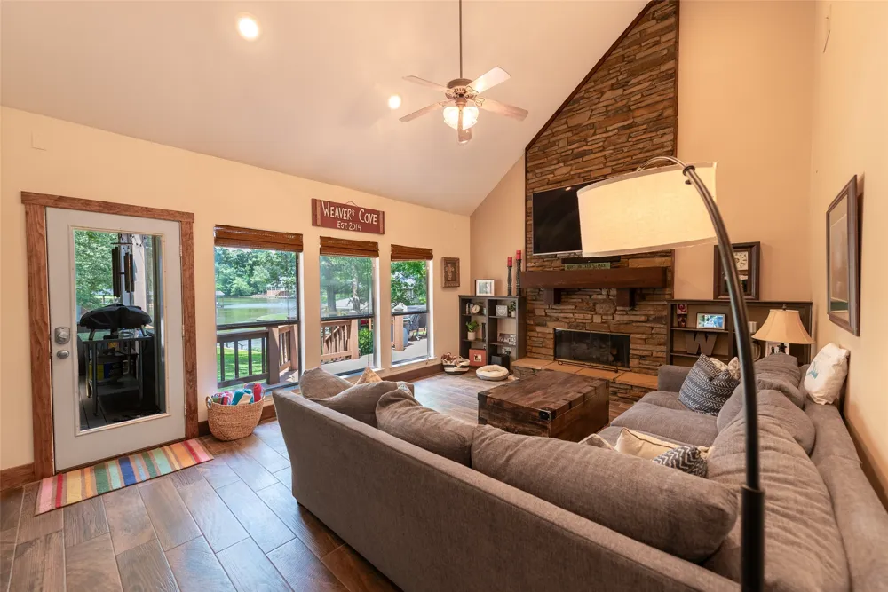 233 E El Dorado Drive Scroggins, TX 75480