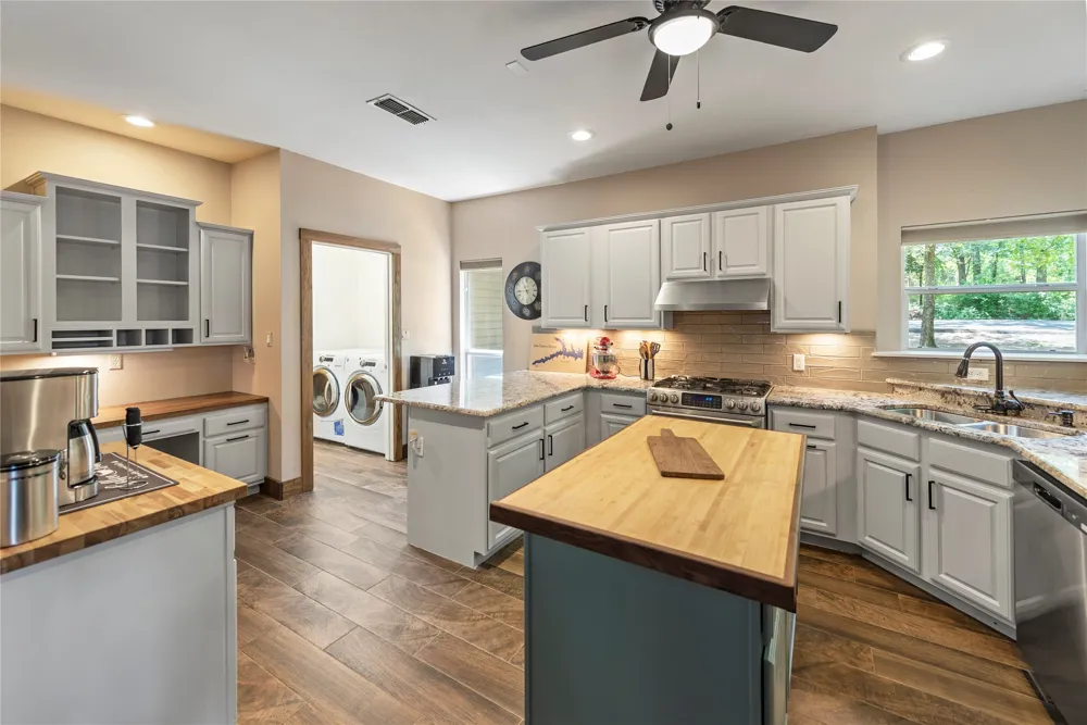 233 E El Dorado Drive Scroggins, TX 75480