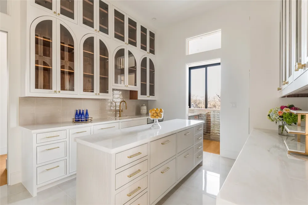 10010 Strait Lane Dallas, TX 75229