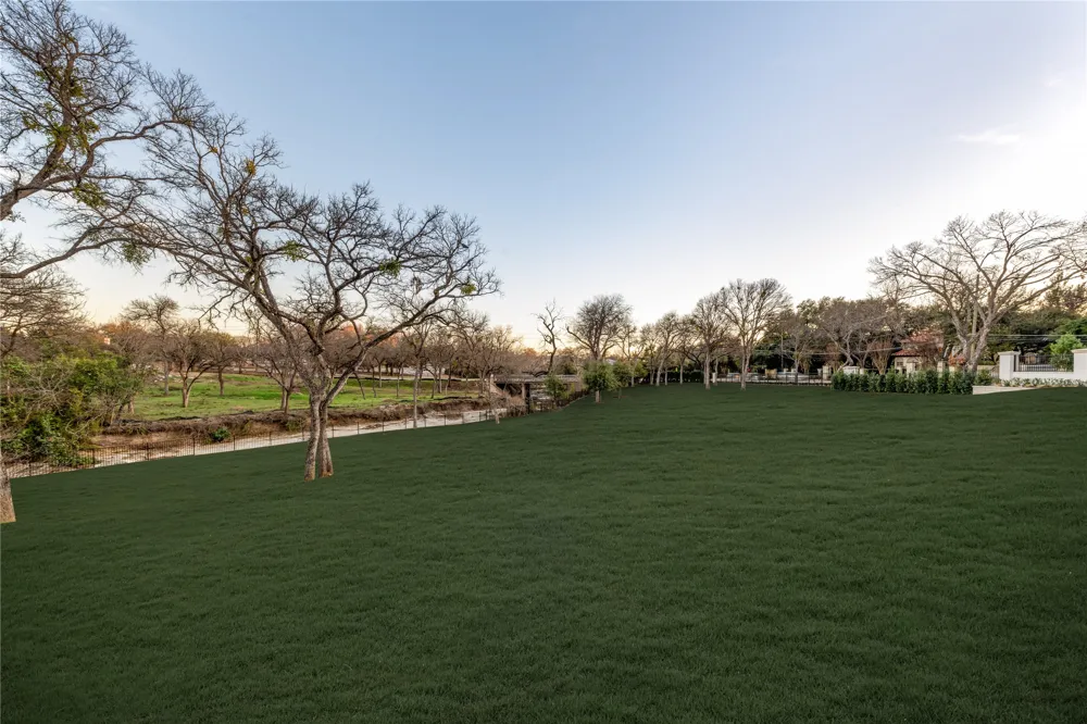 10010 Strait Lane Dallas, TX 75229