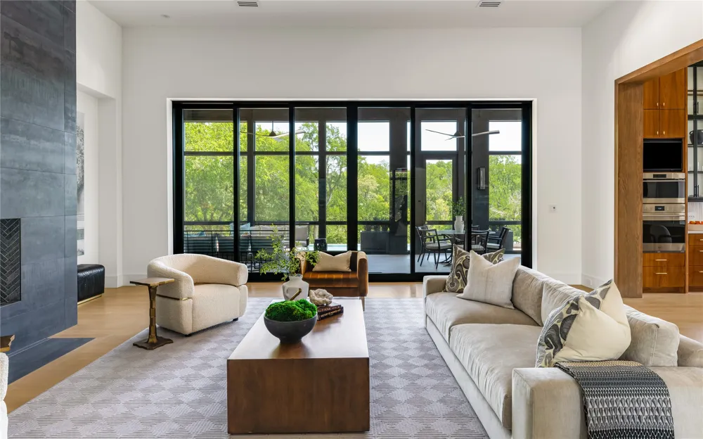 10010 Strait Lane Dallas, TX 75229