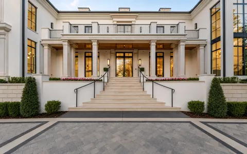 10010 Strait Lane