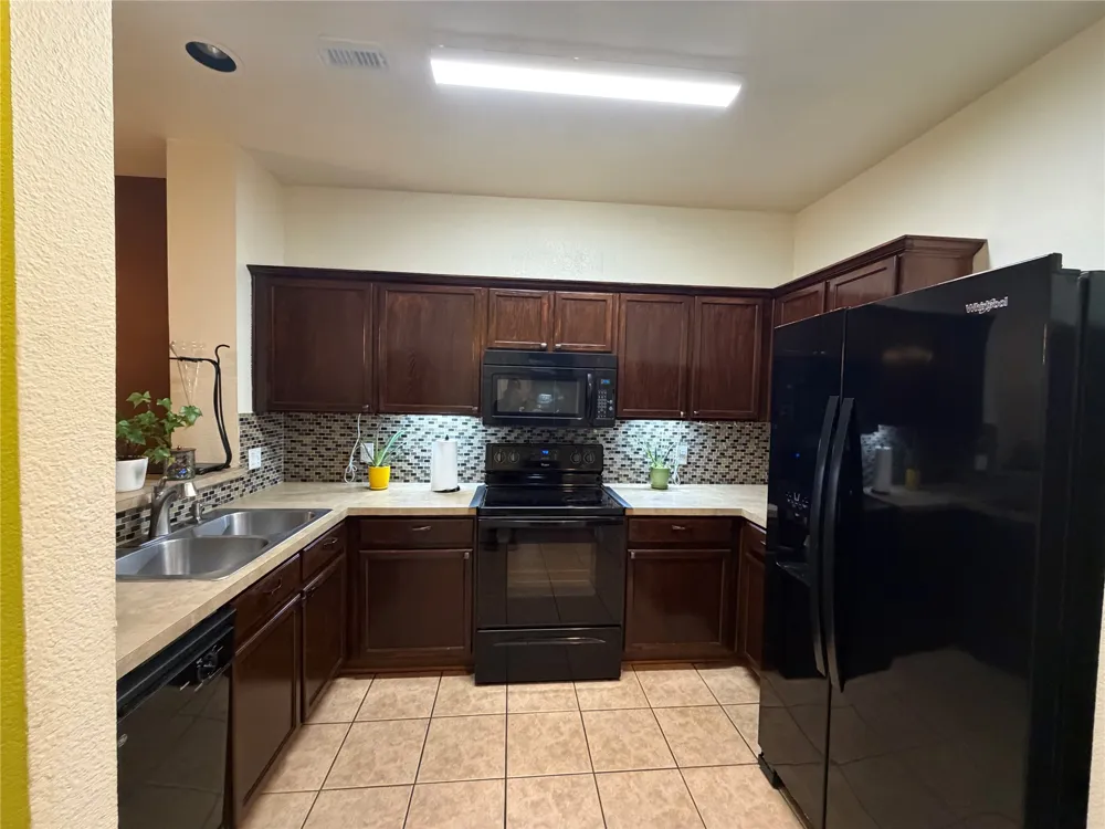 2742 Olympic Park Drive Grand Prairie, TX 75050
