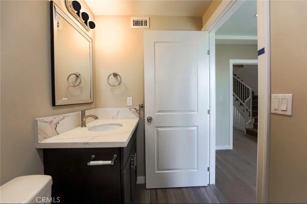 8837 Burnet Avenue North Hills, CA 91343