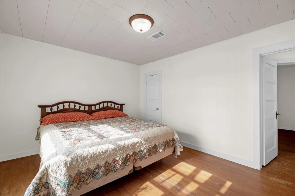 8439 Fm 442 Boling, TX 77420