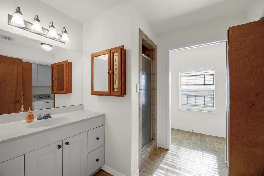 8439 Fm 442 Boling, TX 77420