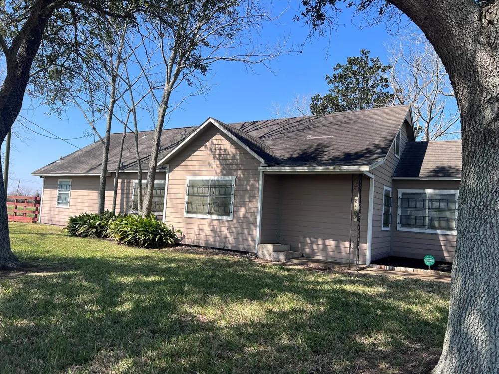 8439 Fm 442 Boling, TX 77420