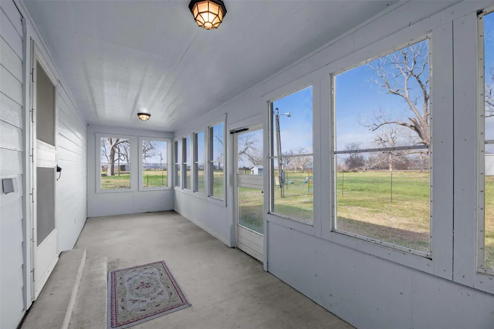 8439 Fm 442 Boling, TX 77420