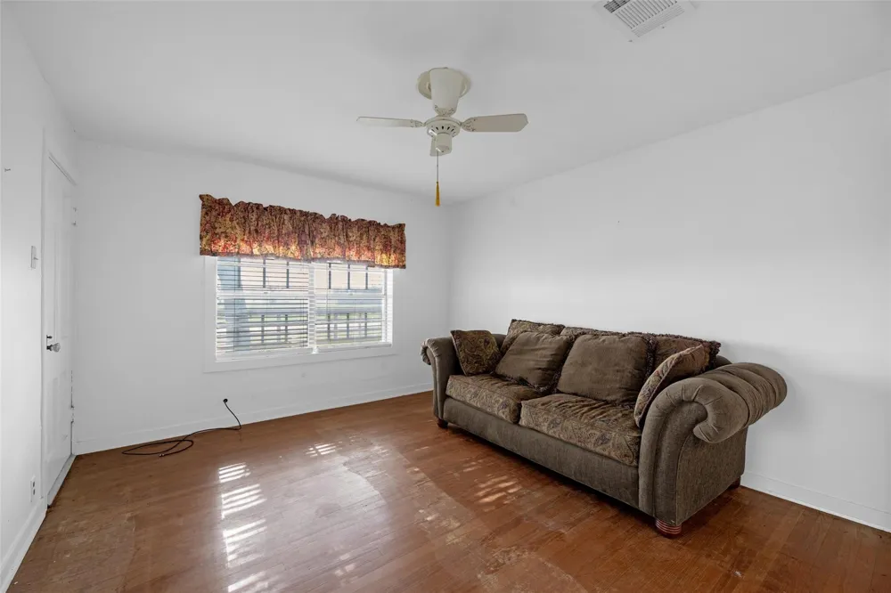 8439 Fm 442 Boling, TX 77420