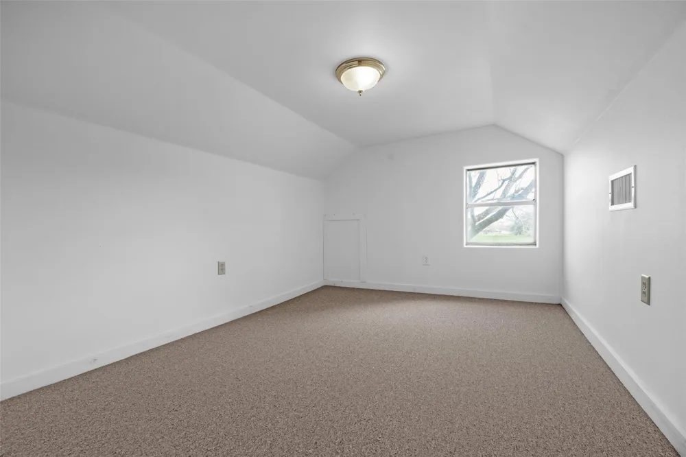 8439 Fm 442 Boling, TX 77420