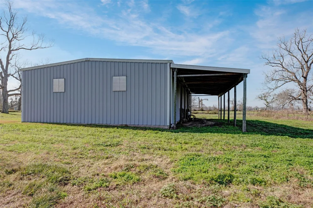 8439 Fm 442 Boling, TX 77420