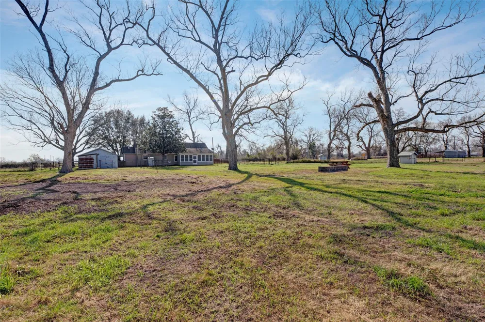 8439 Fm 442 Boling, TX 77420
