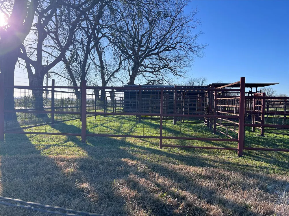 8439 Fm 442 Boling, TX 77420
