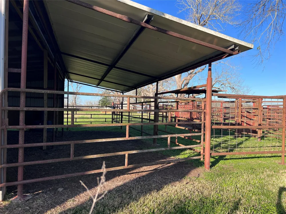 8439 Fm 442 Boling, TX 77420