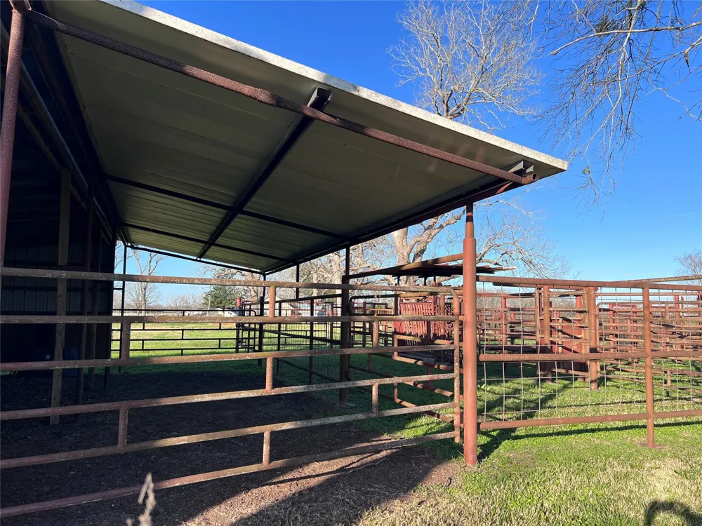 8439 Fm 442 Boling, TX 77420
