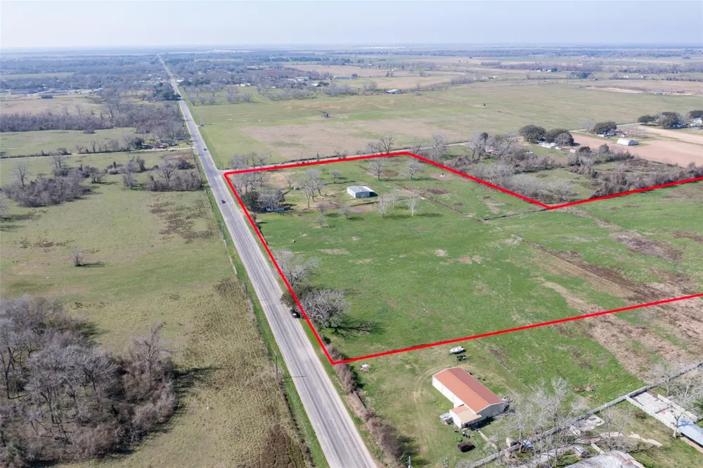 8439 Fm 442 Boling, TX 77420