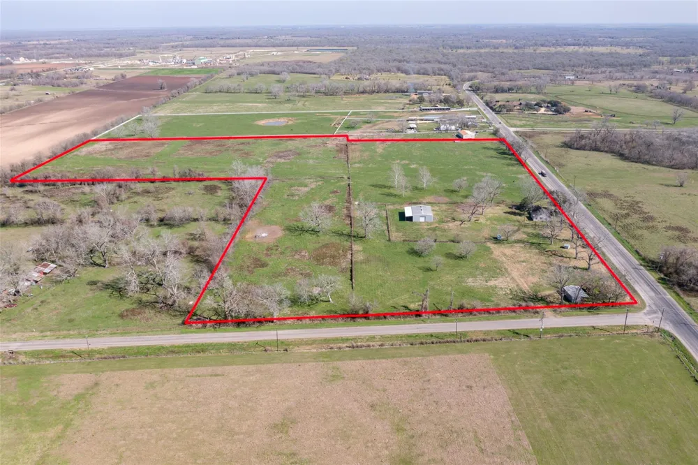 8439 Fm 442 Boling, TX 77420