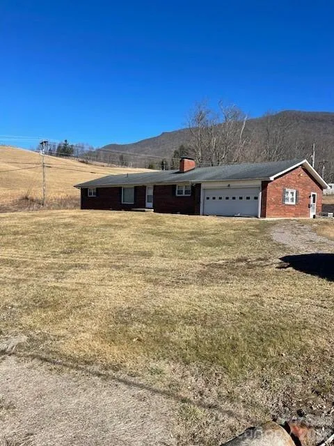 325 Tater Hill Road Zionville, NC 28698