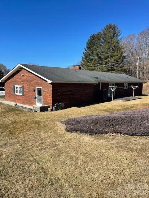325 Tater Hill Road Zionville, NC 28698