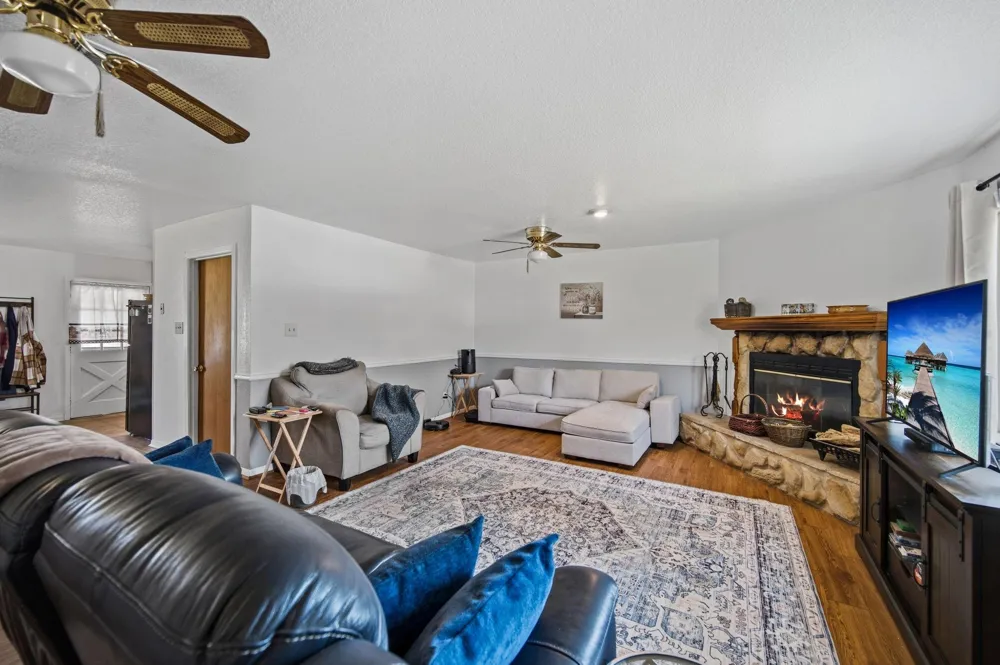 400 Dora Street Cleveland, TX 77328