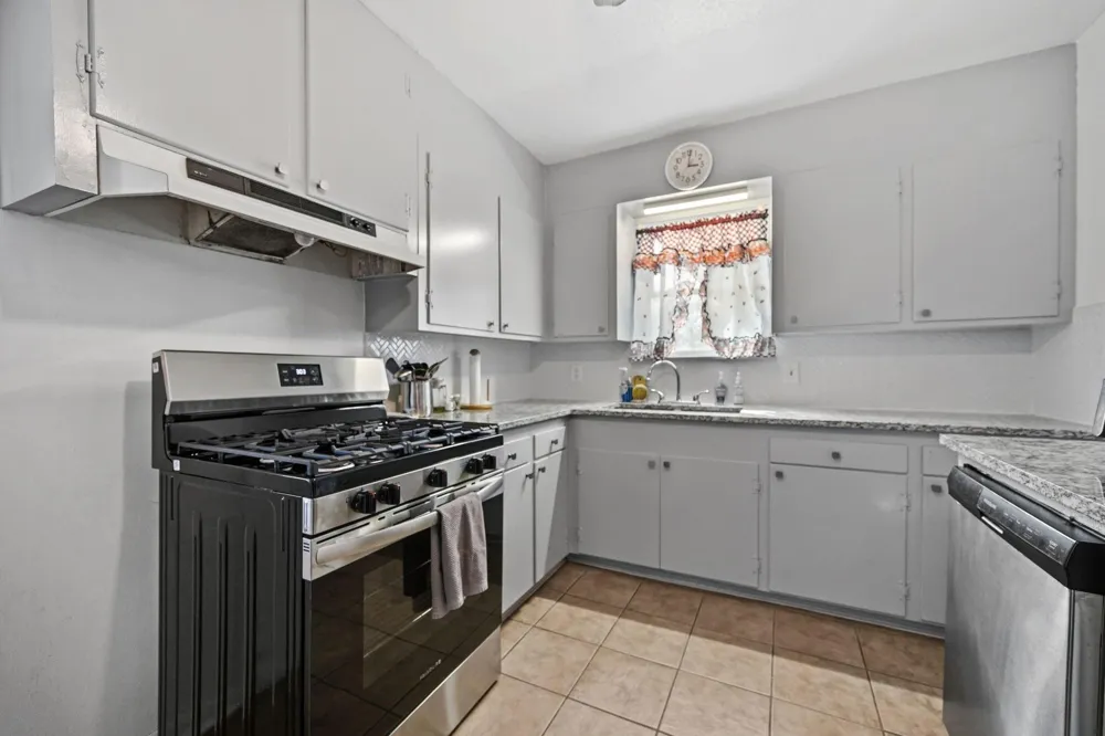 400 Dora Street Cleveland, TX 77328