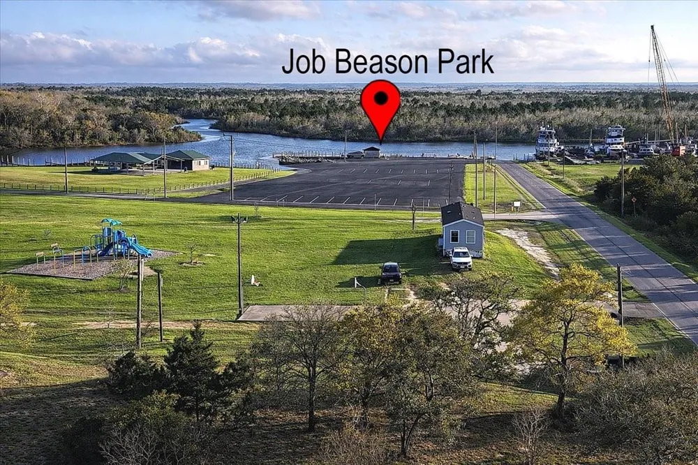 Metzwright Dr Oak Island, TX 77514