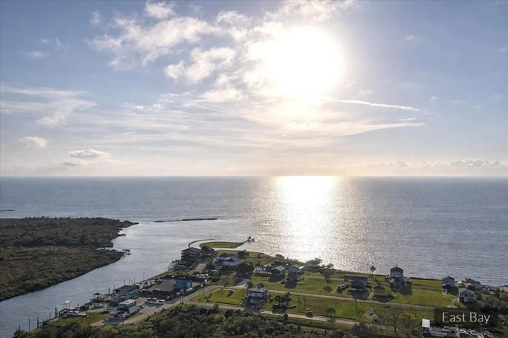 Metzwright Dr Oak Island, TX 77514