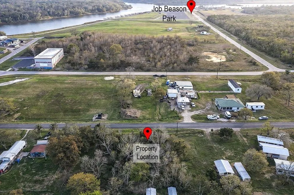Metzwright Dr Oak Island, TX 77514