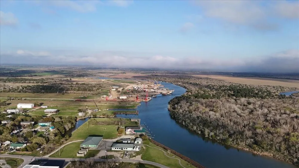 Metzwright Dr Oak Island, TX 77514