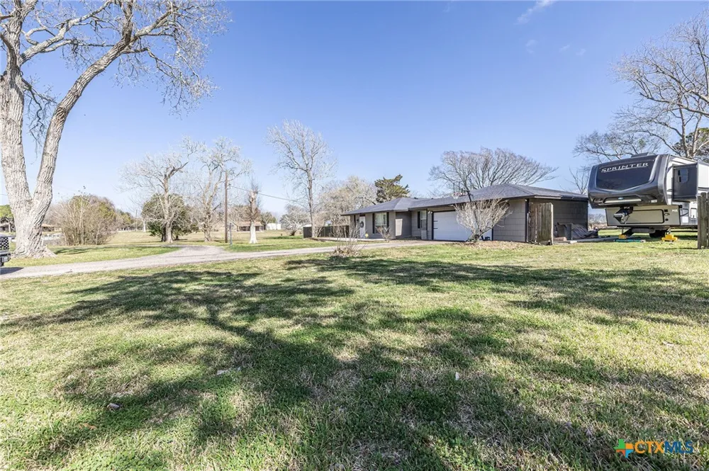 743 Royal Road Port Lavaca, TX 77979