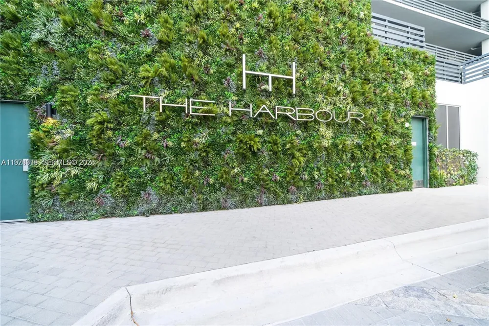 16385 Biscayne Blvd #1120 North Miami Beach, FL 33160