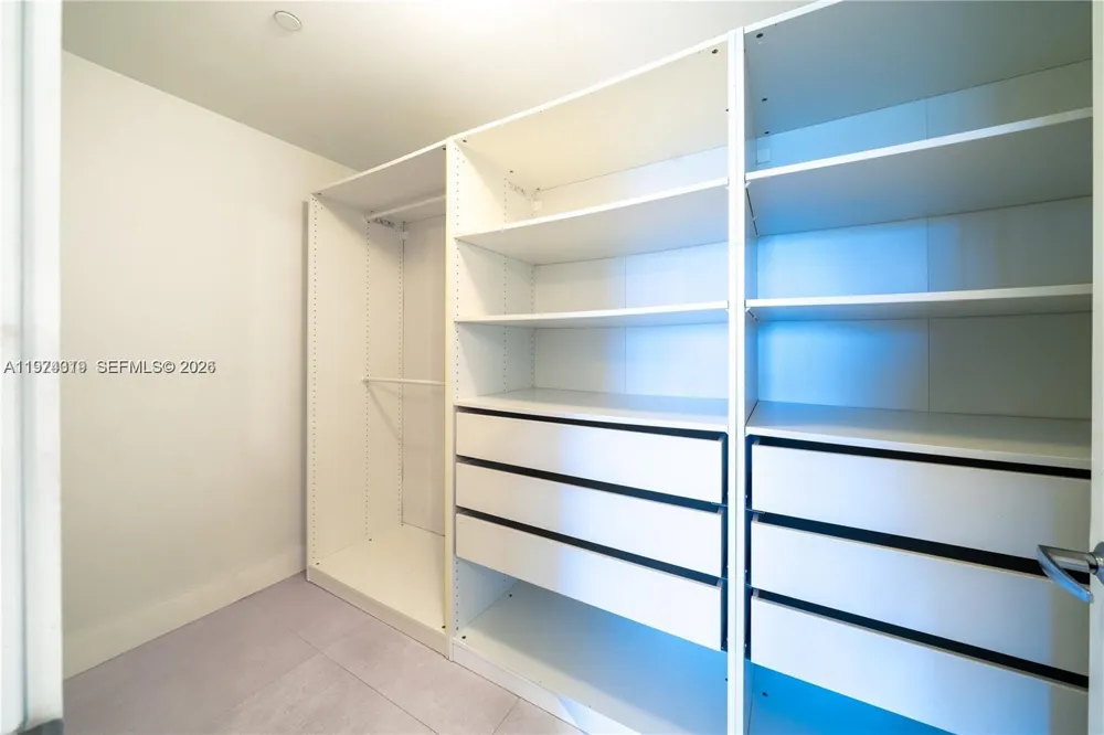 16385 Biscayne Blvd #1120 North Miami Beach, FL 33160