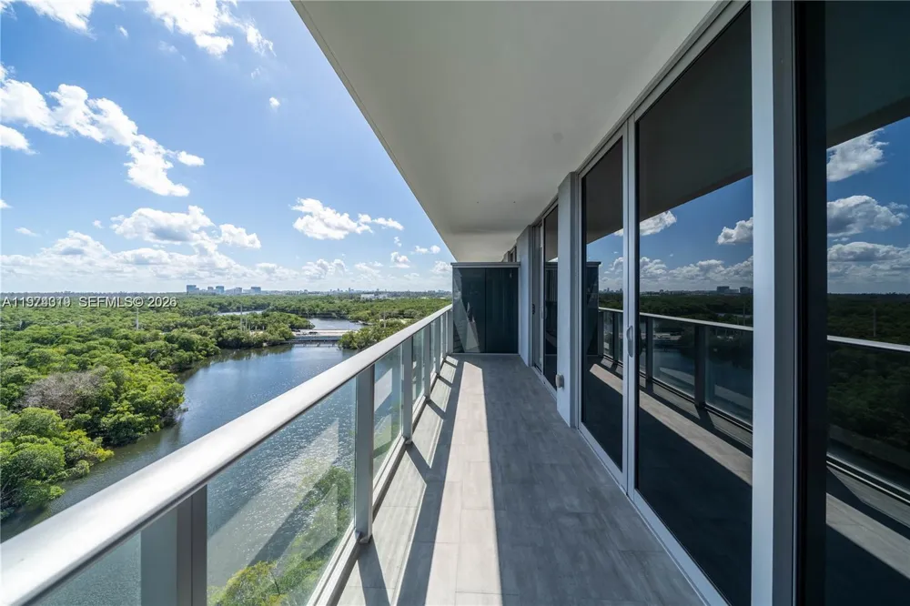 16385 Biscayne Blvd #1120 North Miami Beach, FL 33160