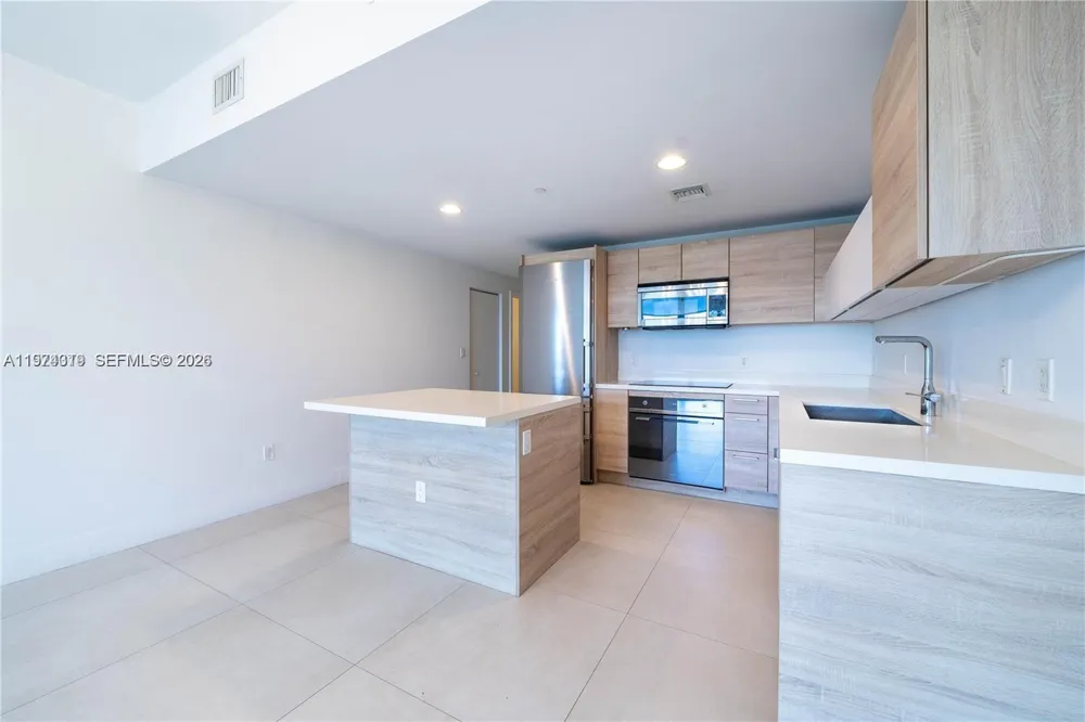 16385 Biscayne Blvd #1120 North Miami Beach, FL 33160