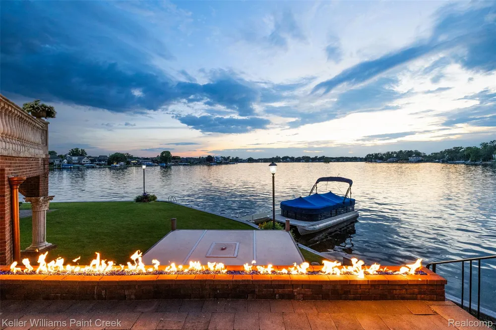 328 S Broadway Street Lake Orion Village, MI 48362