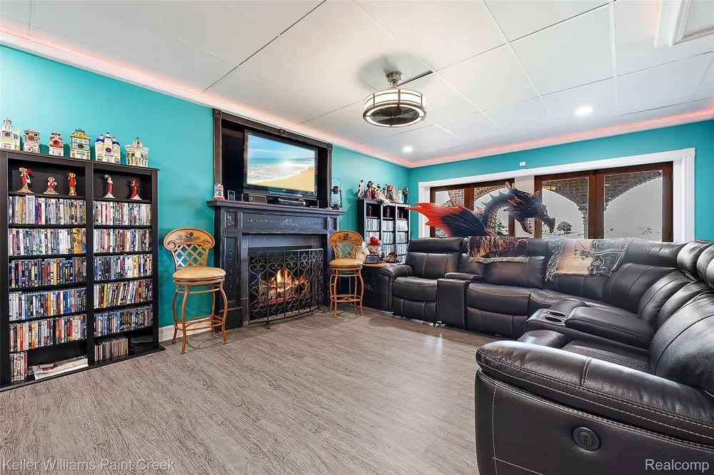 328 S Broadway Street Lake Orion Village, MI 48362
