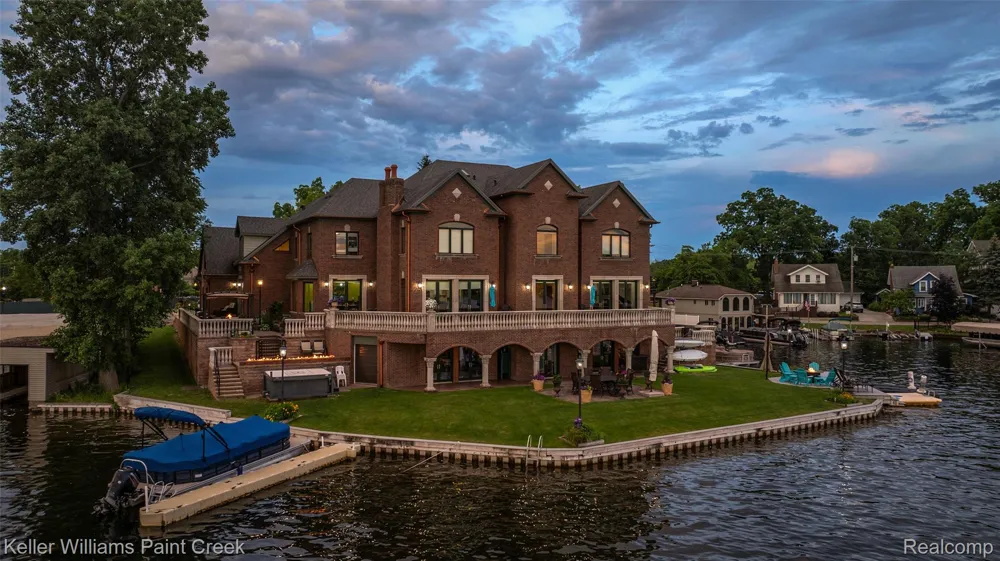 328 S Broadway Street Lake Orion Village, MI 48362