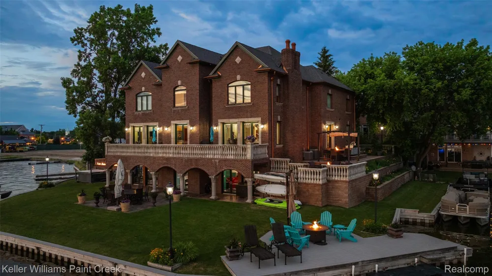 328 S Broadway Street Lake Orion Village, MI 48362