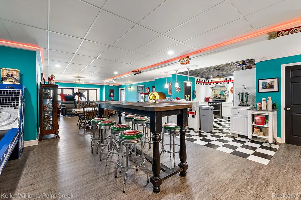 328 S Broadway Street Lake Orion Village, MI 48362