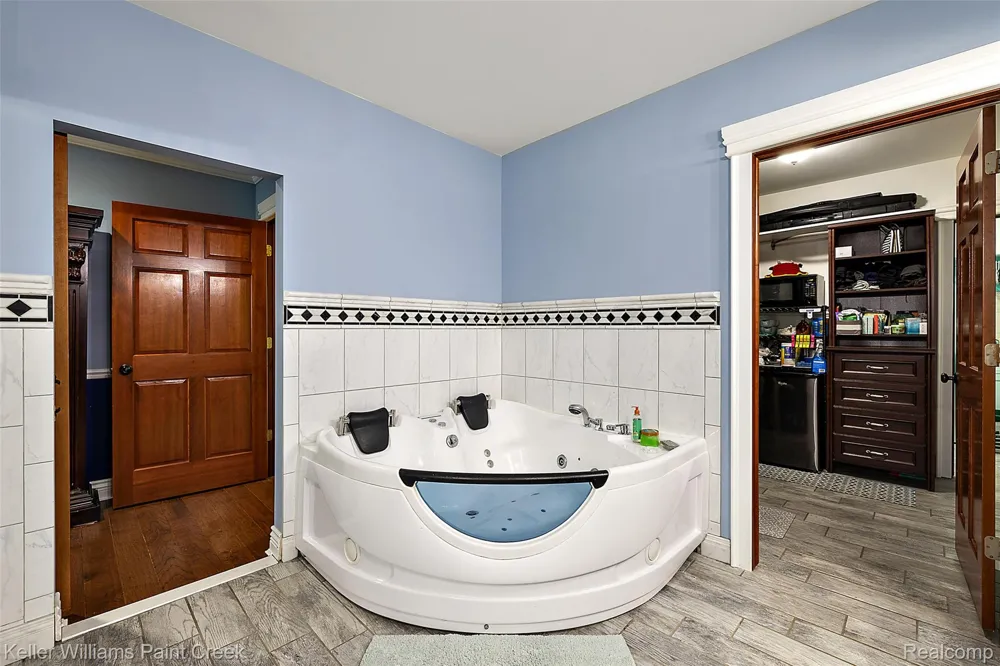 328 S Broadway Street Lake Orion Village, MI 48362