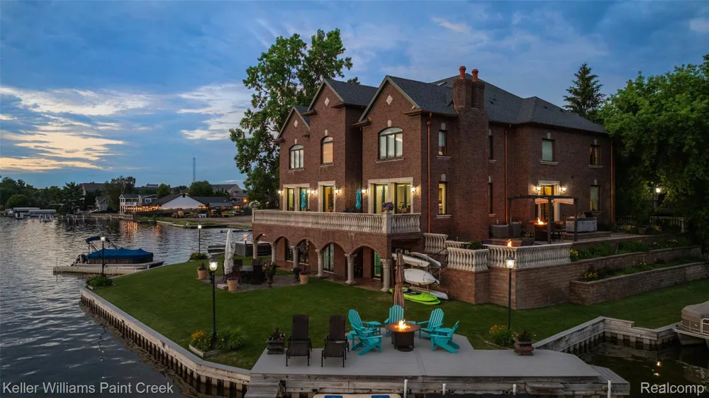328 S Broadway Street Lake Orion Village, MI 48362