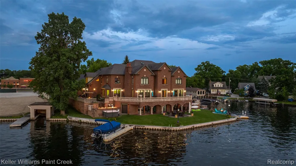 328 S Broadway Street Lake Orion Village, MI 48362
