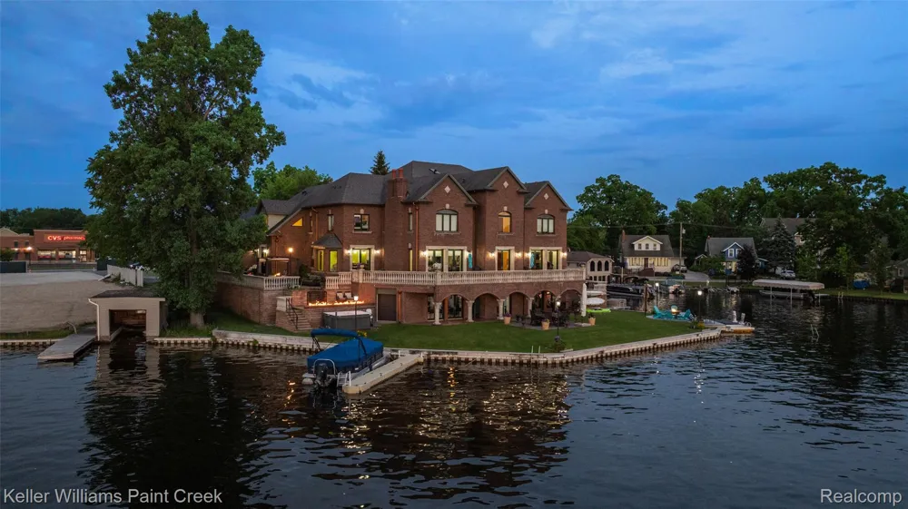 328 S Broadway Street Lake Orion Village, MI 48362