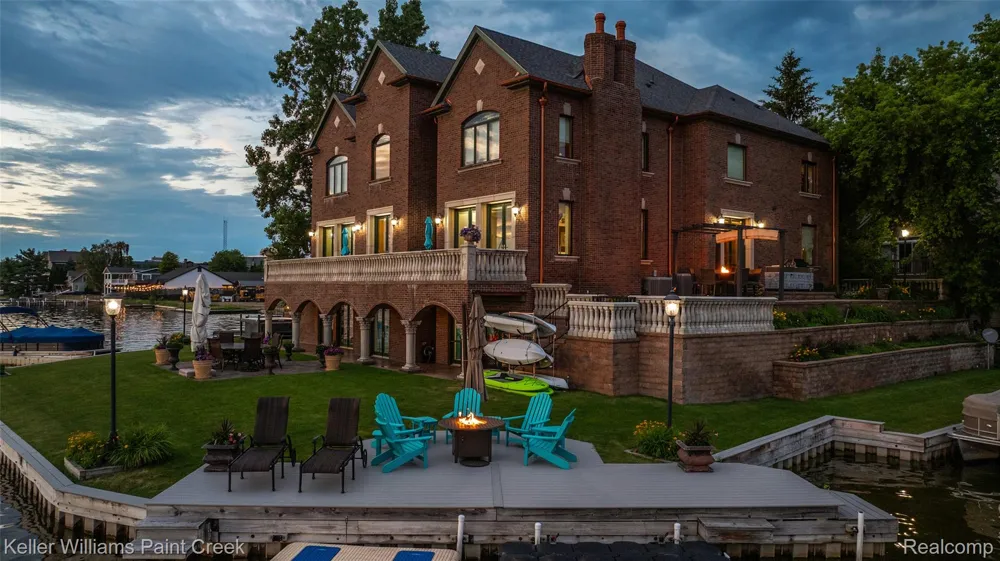 328 S Broadway Street Lake Orion Village, MI 48362