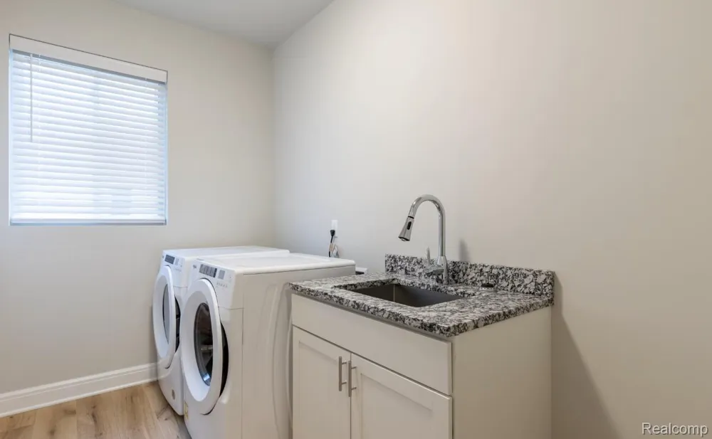 4308 Navin Field Lane Troy City, MI 48085