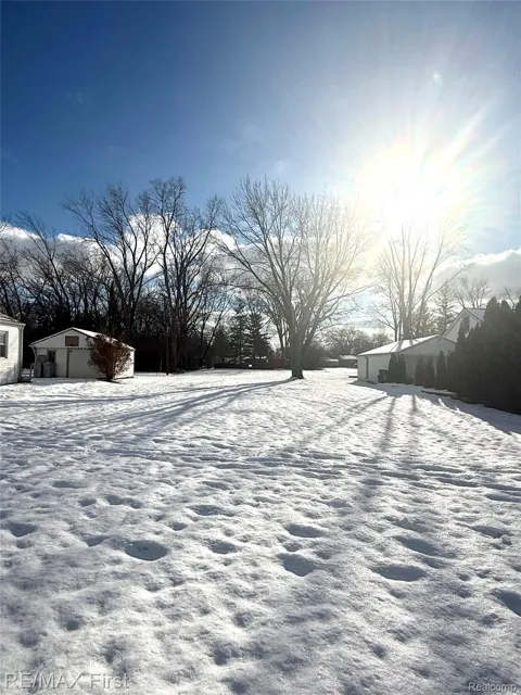 E Maple Road